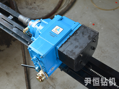 煤矿探水钻机